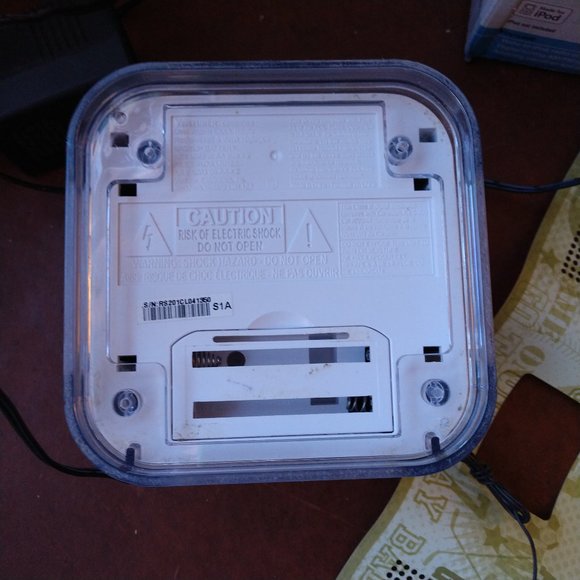 Venturer CR8030iE5 Dual Alarm Clock AM FM Radio Dock for iPod iPhone 2012 Skins - Picture 11 of 11